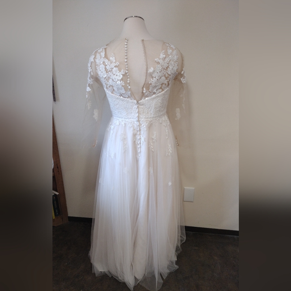 Plus Size- Stella York Wedding Dress with Added Sleeves - Picture 8 of 10